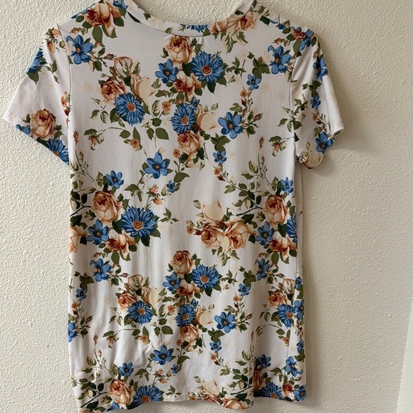 Blue and White Tie Front Short Sleeve Tee. Size S. - Picture 6 of 6